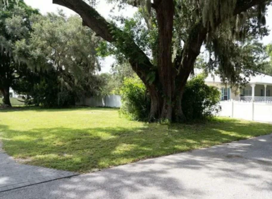 Property Photo:  1630 1st Avenue E  FL 34208 