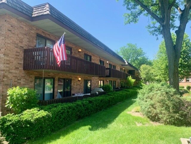 Property Photo: 8200 Woodglen Lane 208 IL 60516