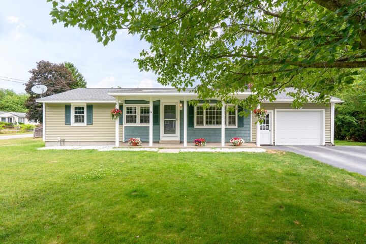 Property Photo:  14 Edgewood Avenue  NH 03054 
