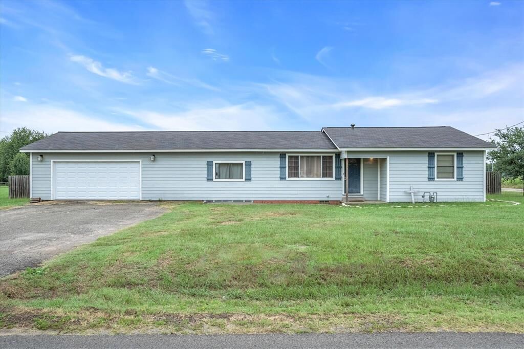Property Photo:  409 E Ohio Street  TX 75790 