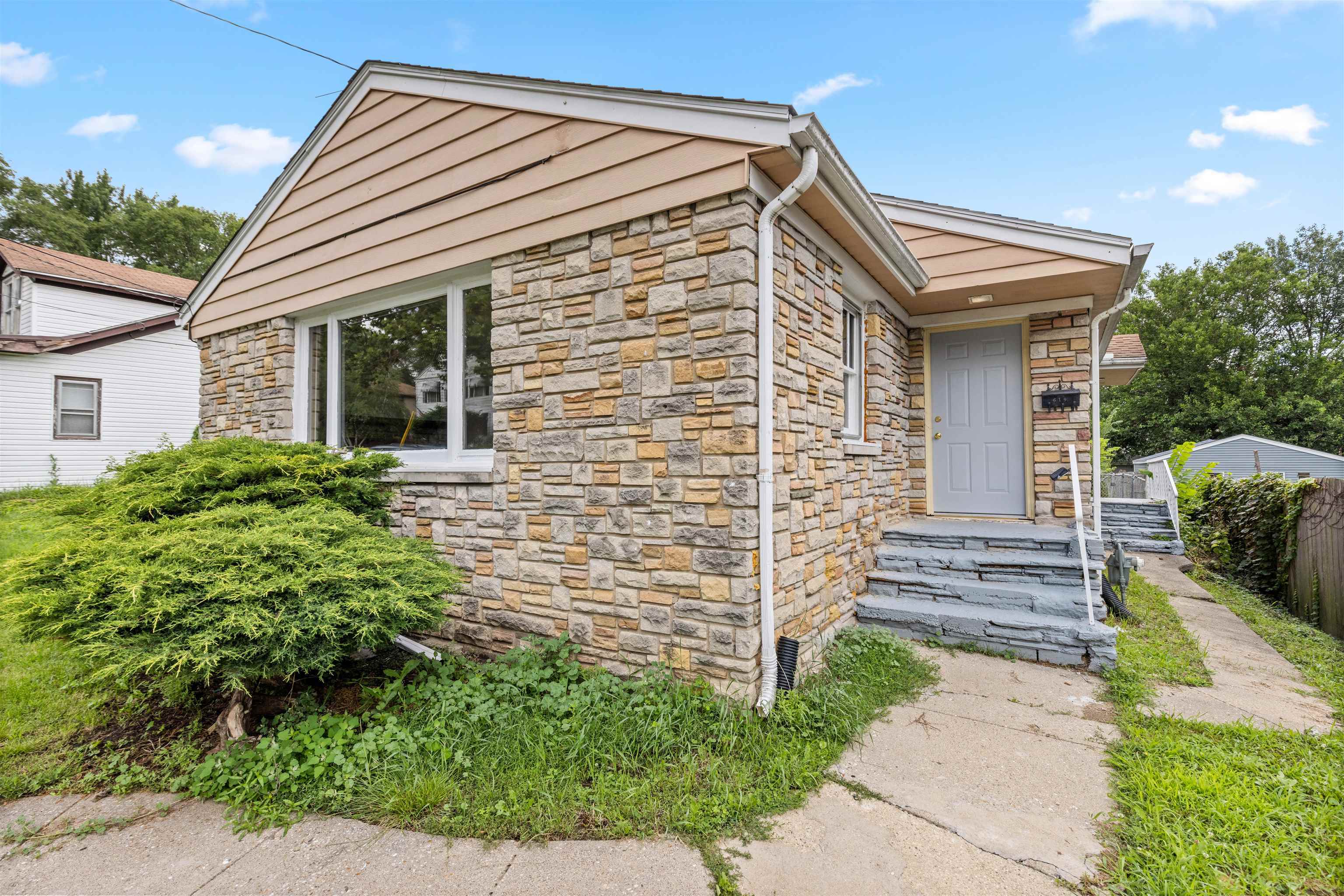 Property Photo:  619 Regan Street  IL 61107 