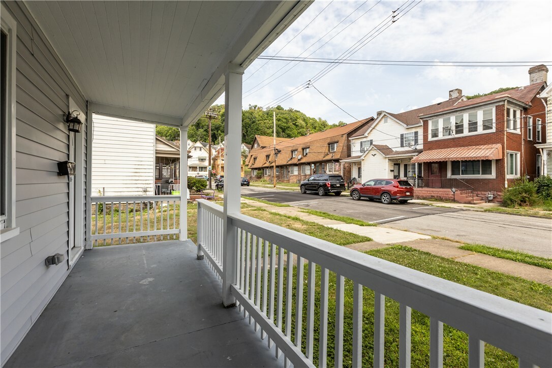 Property Photo:  429 Eleanor St  PA 15140 