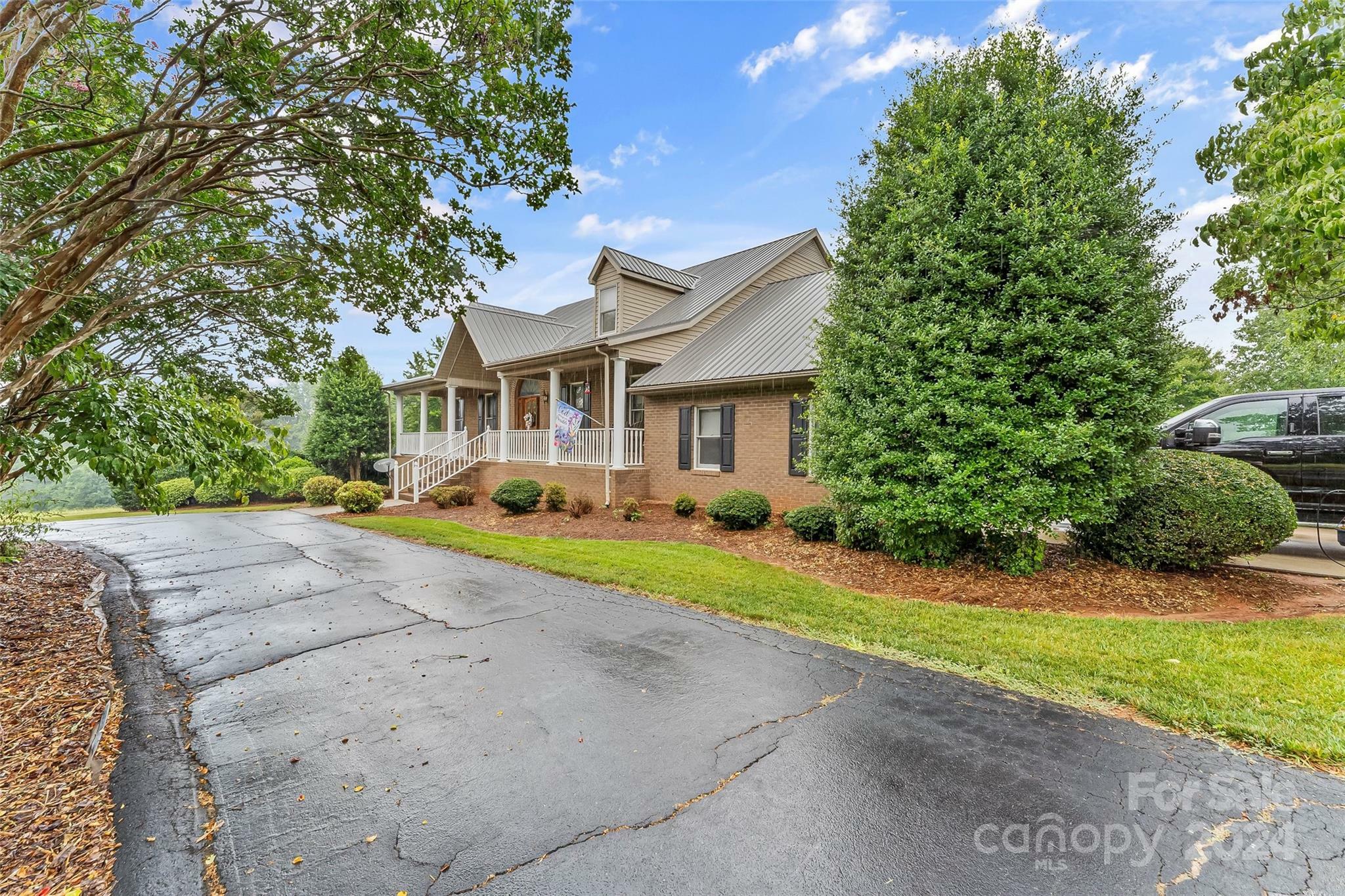 Property Photo:  2818 Wilkesboro Highway  NC 28625 