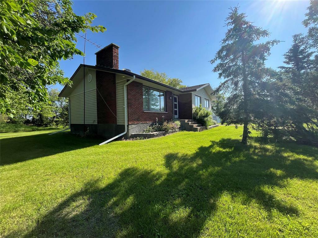 Property Photo:  173091 109 Road West  MB R0L 0V0 