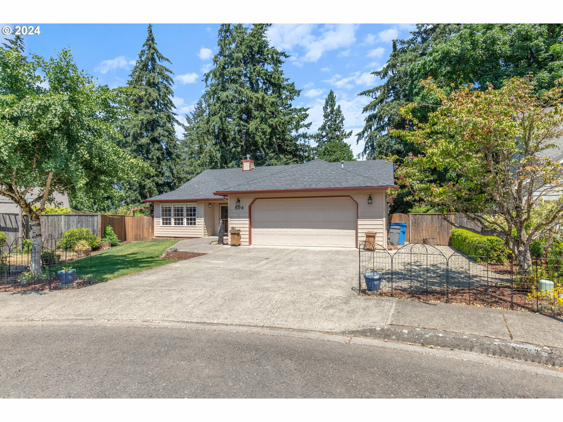 Property Photo:  504 NW 56th Cir  WA 98663 