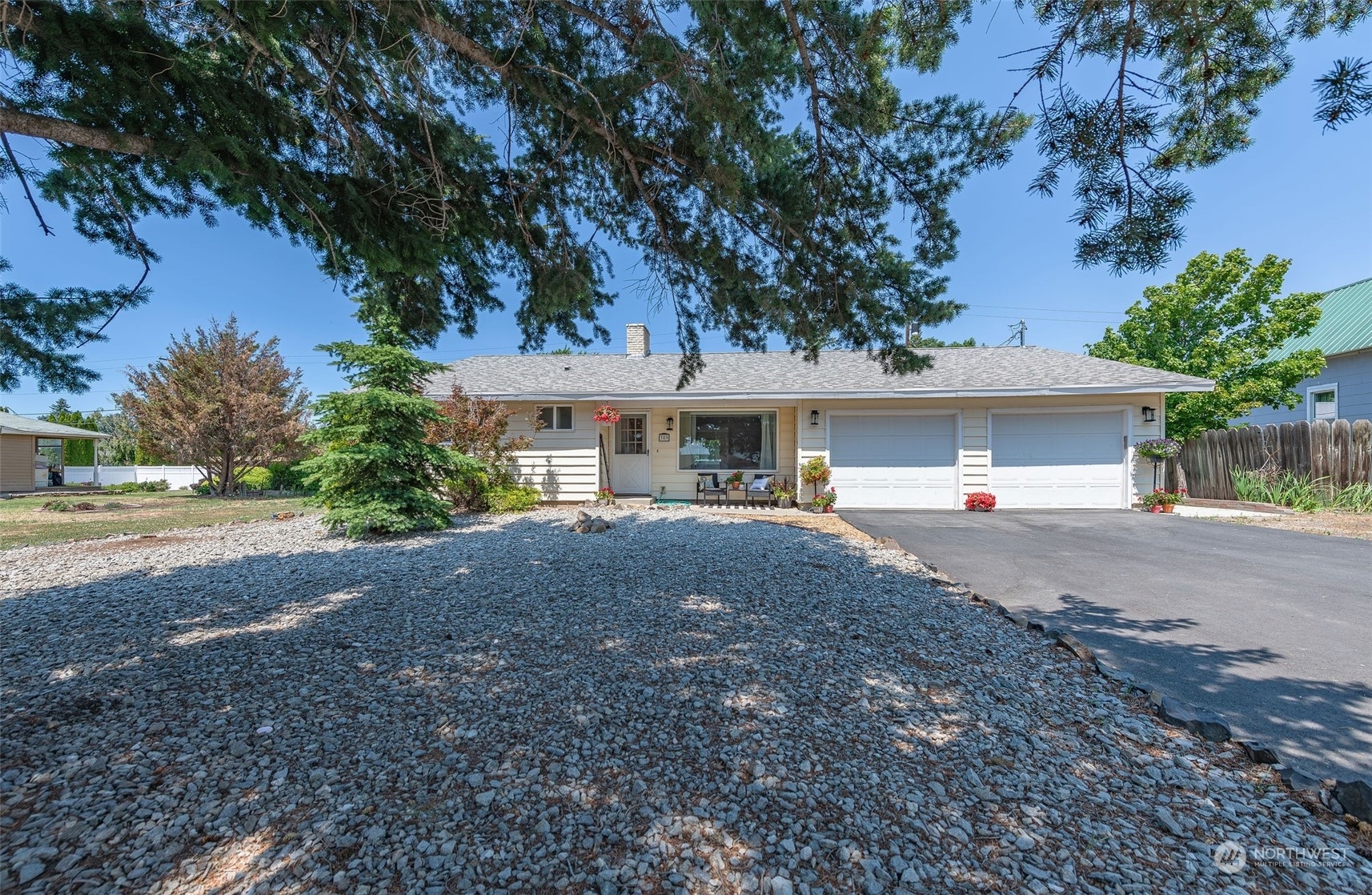 Property Photo:  309 W Walnut  WA 98858 