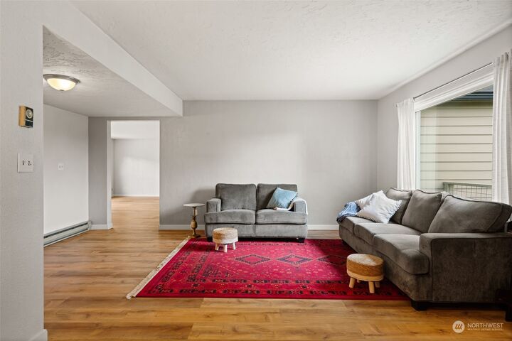 Property Photo: 911 E 1st Avenue WA 98926