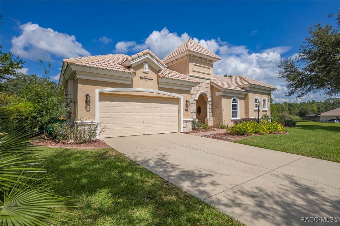 Property Photo:  201 S Paladinn Circle  FL 34453 