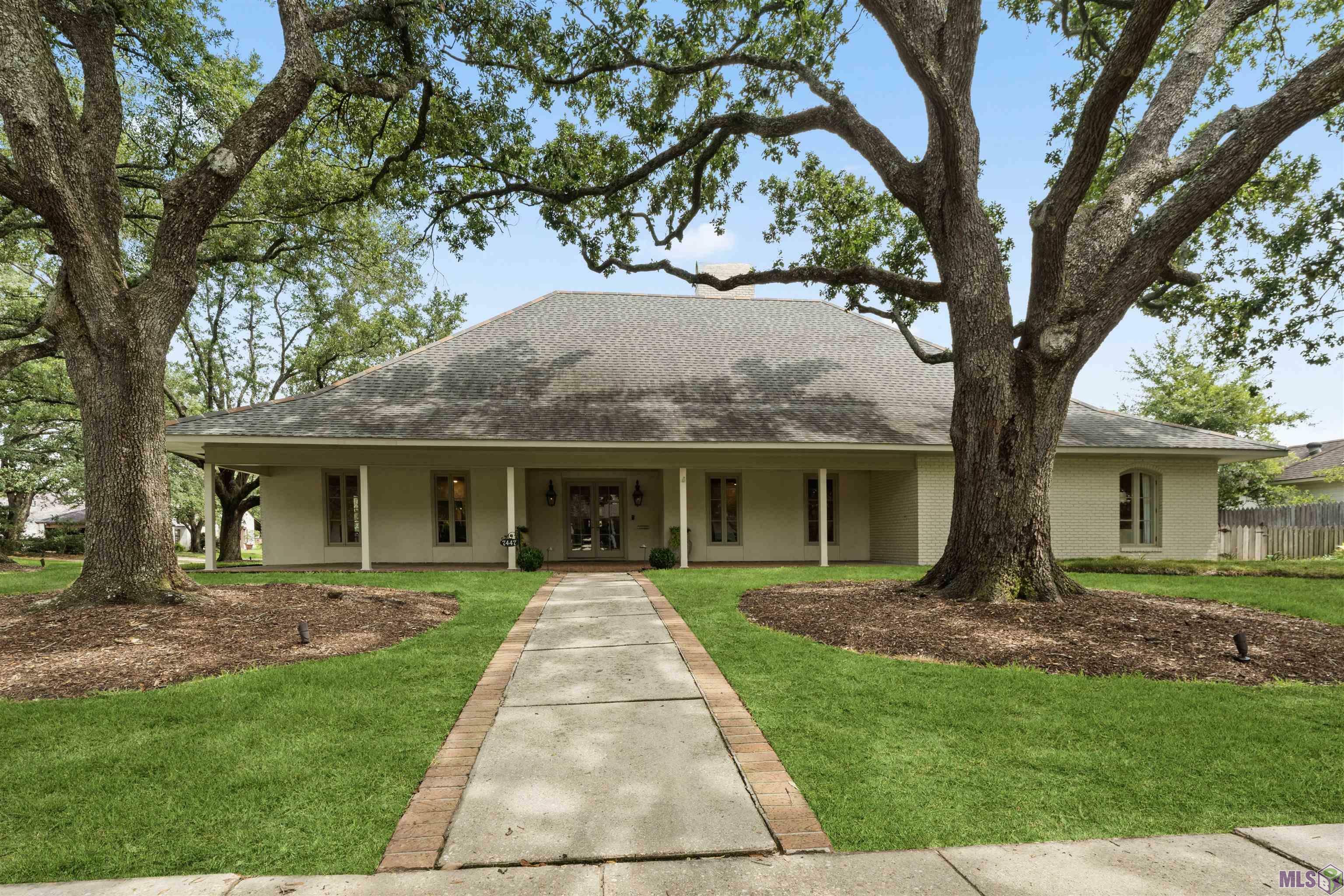 Property Photo:  7447 S Bocage Ct  LA 70809 