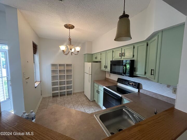 Property Photo:  5002 Forest Point Drive  NY 12065 