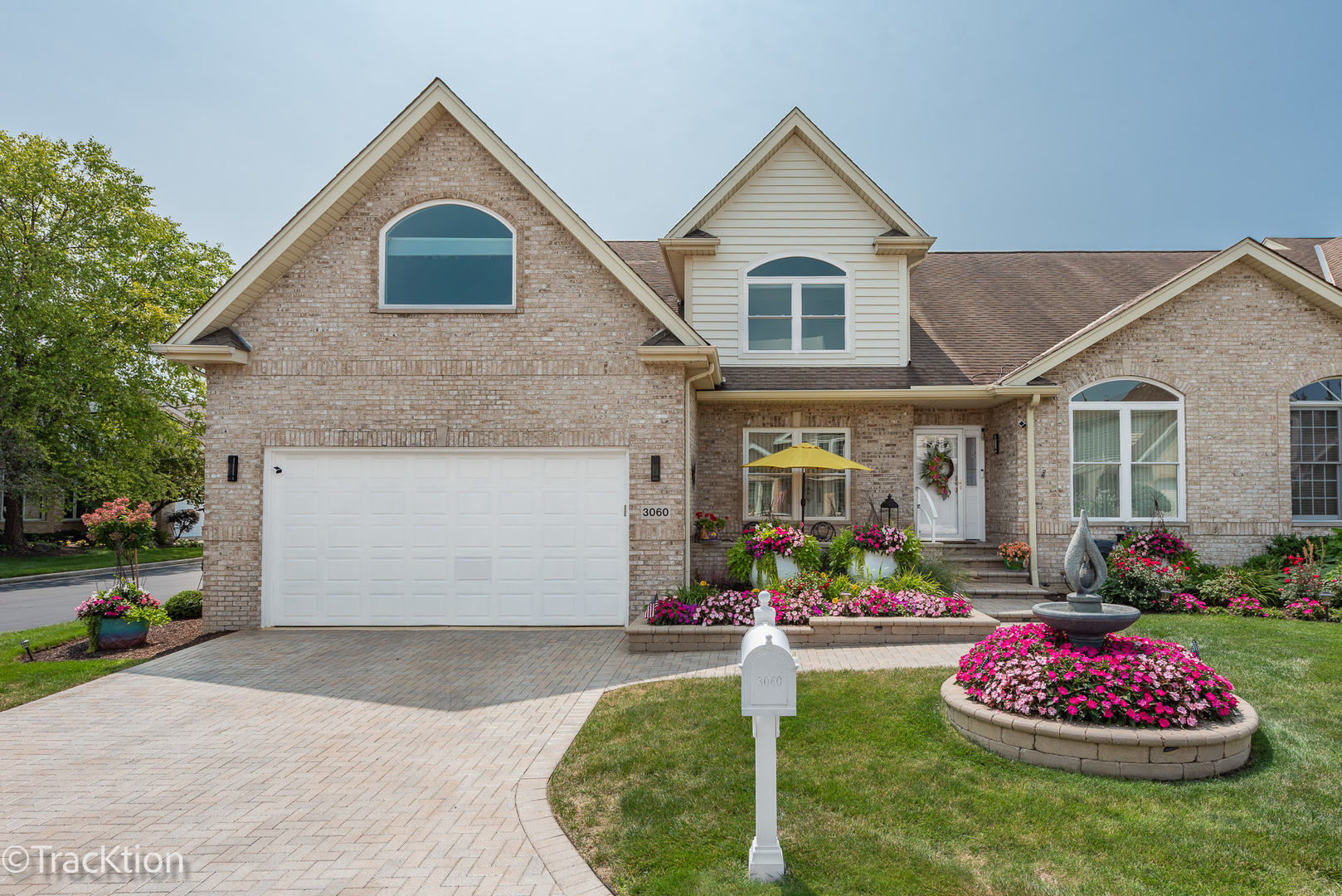 Property Photo: 3060 Rosebrook Circle IL 60154