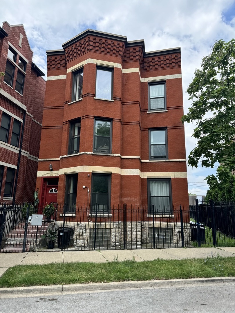 Property Photo:  3978 S Drexel Boulevard 1  IL 60653 