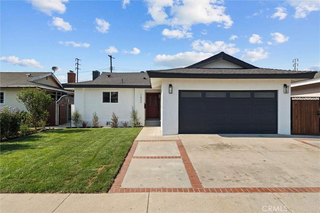 Property Photo:  1623 E Albreda Street  CA 90745 