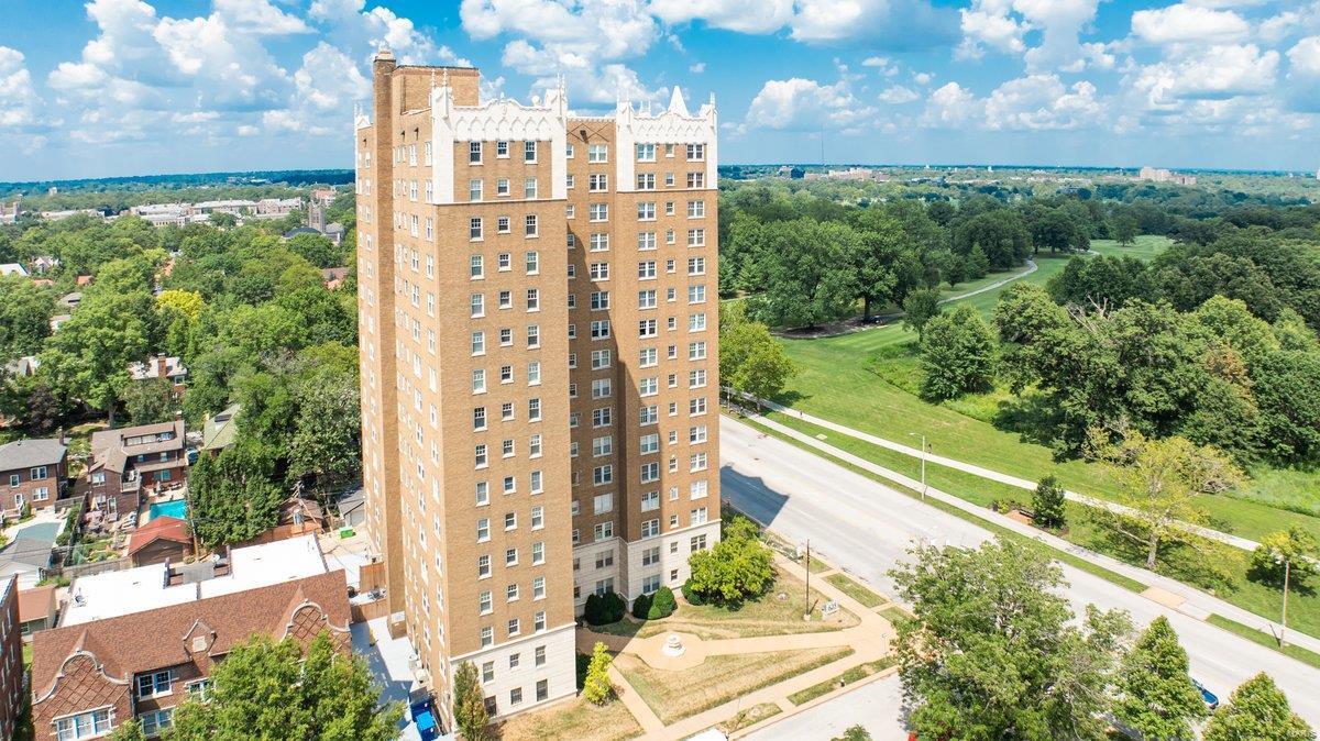 Property Photo:  625 S Skinker Boulevard 902  MO 63105 
