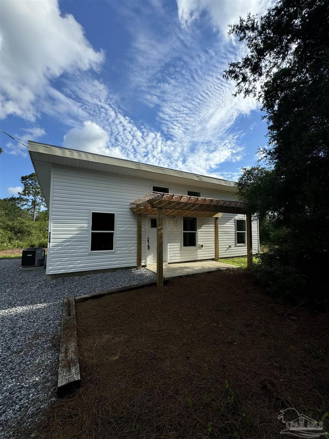 Property Photo: 7159 Richard Ln Rd FL 32583