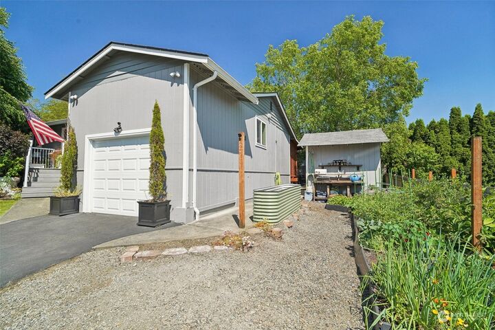 Property Photo:  311  99th Drive SE  WA 98258 