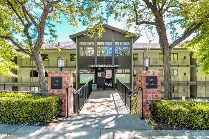 Property Photo:  525 Broadway 100  WA 98402 