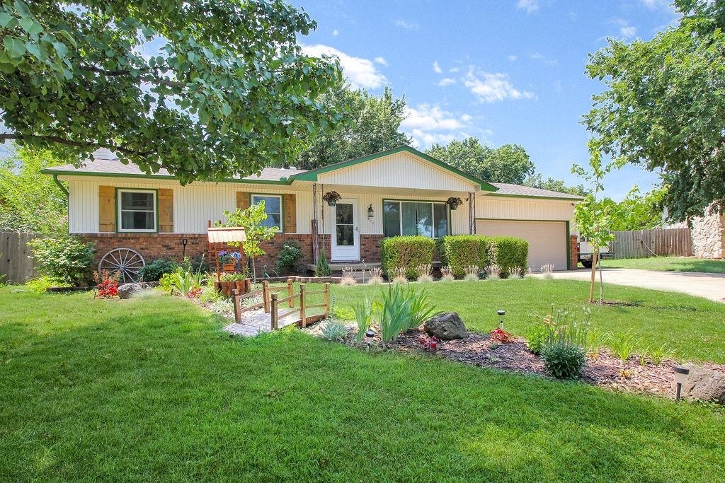 Property Photo:  311 N Basswood Ln  KS 67060 