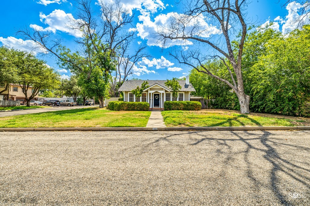 Property Photo:  321 S Adams St  TX 76901 