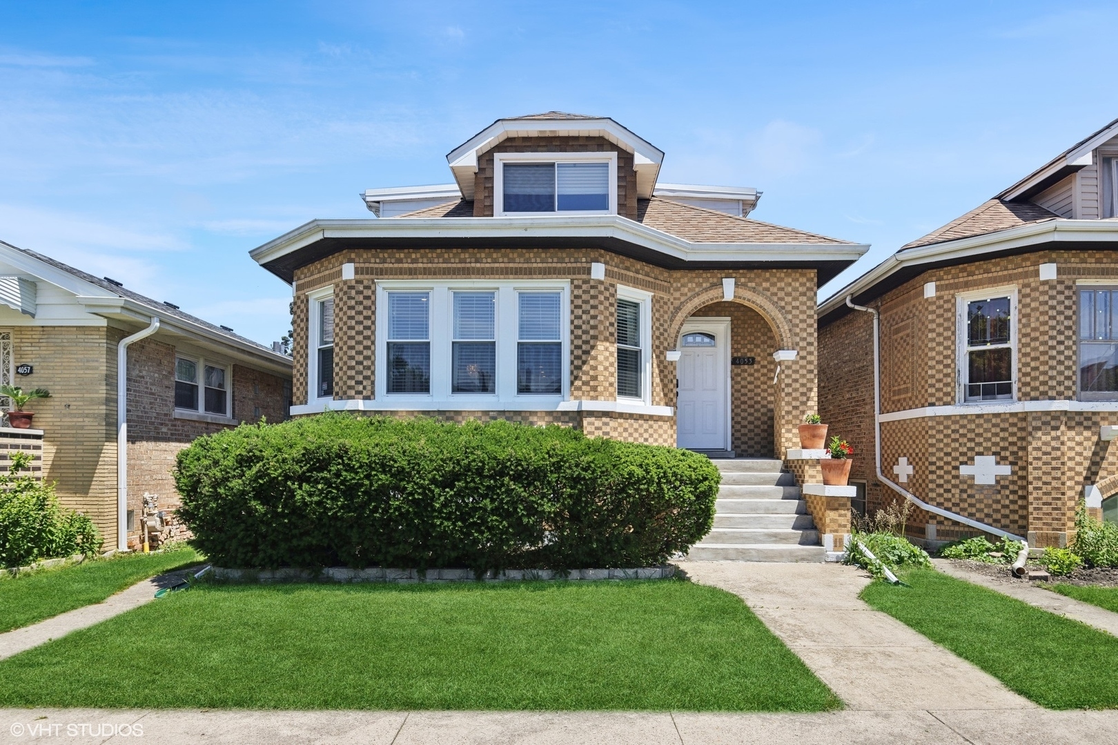 Property Photo:  4053 N Mango Avenue  IL 60634 