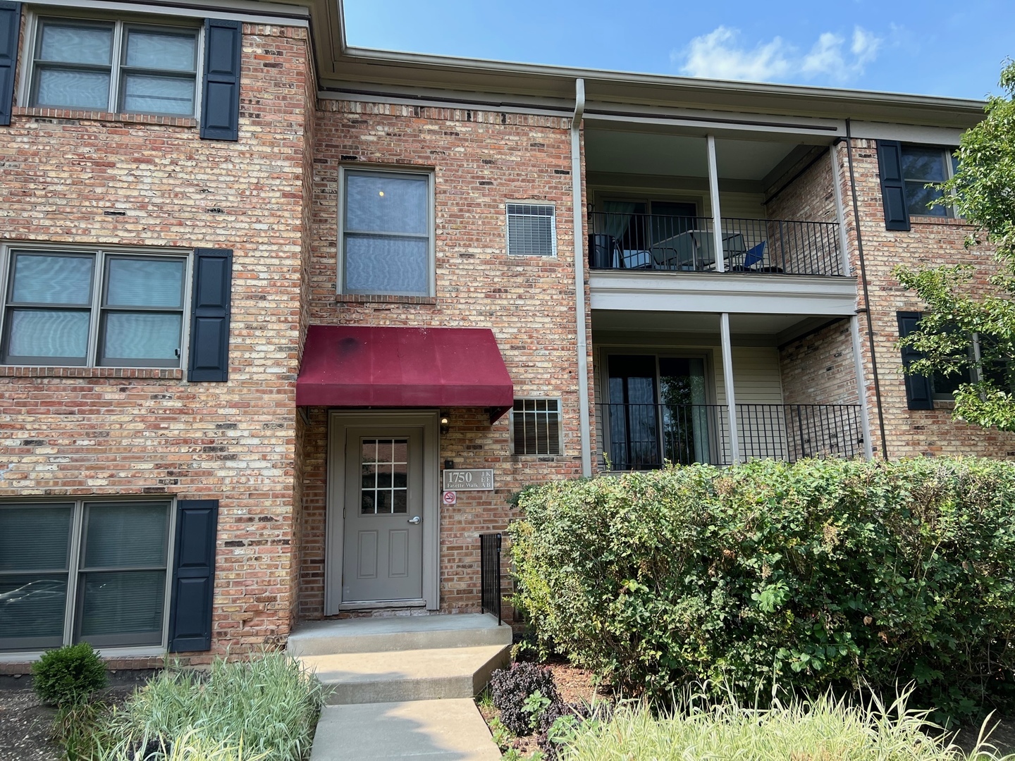 Property Photo: 1750 Fayette Walk F IL 60169