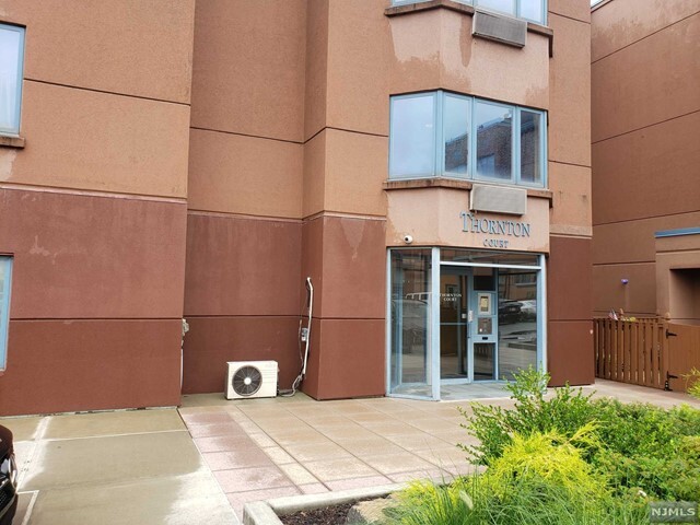 Property Photo:  405 Thornton Court 405  NJ 07020 