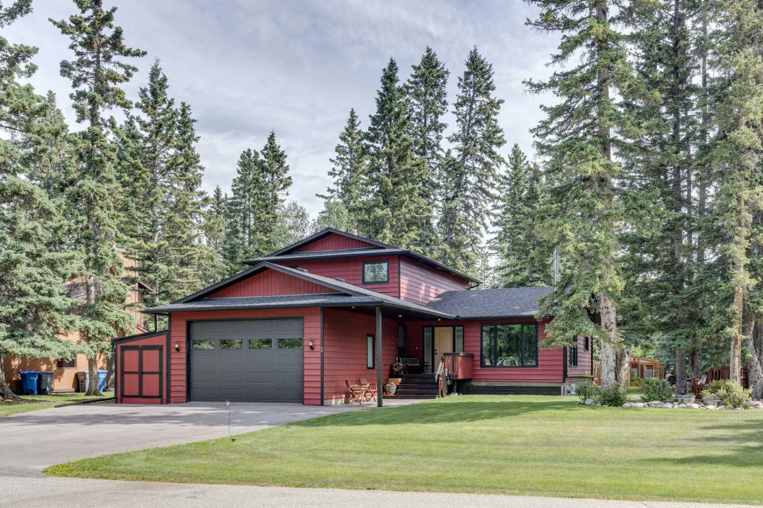 Property Photo:  1 Manyhorses Park  AB T3Z 1A2 