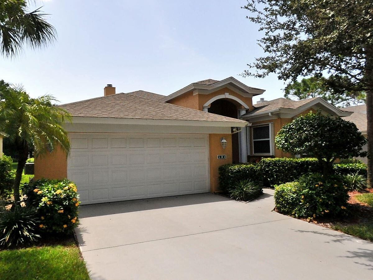 Property Photo: 572 NW Montevina Drive FL 34986