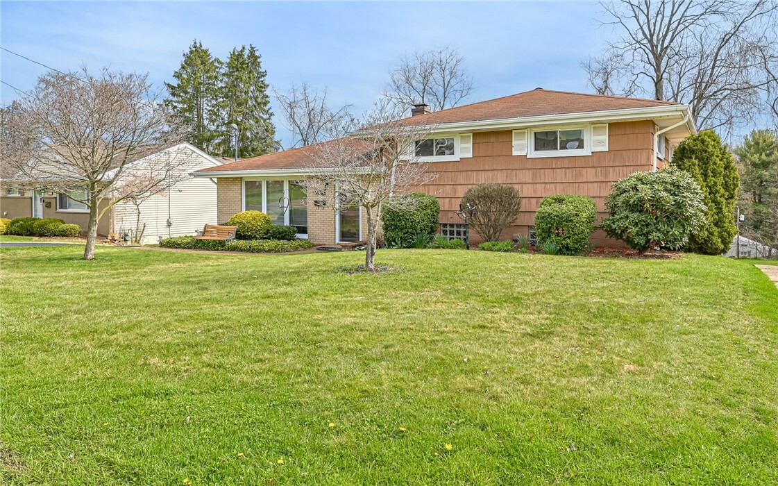 Property Photo:  465 Toledo Drive  PA 15068 