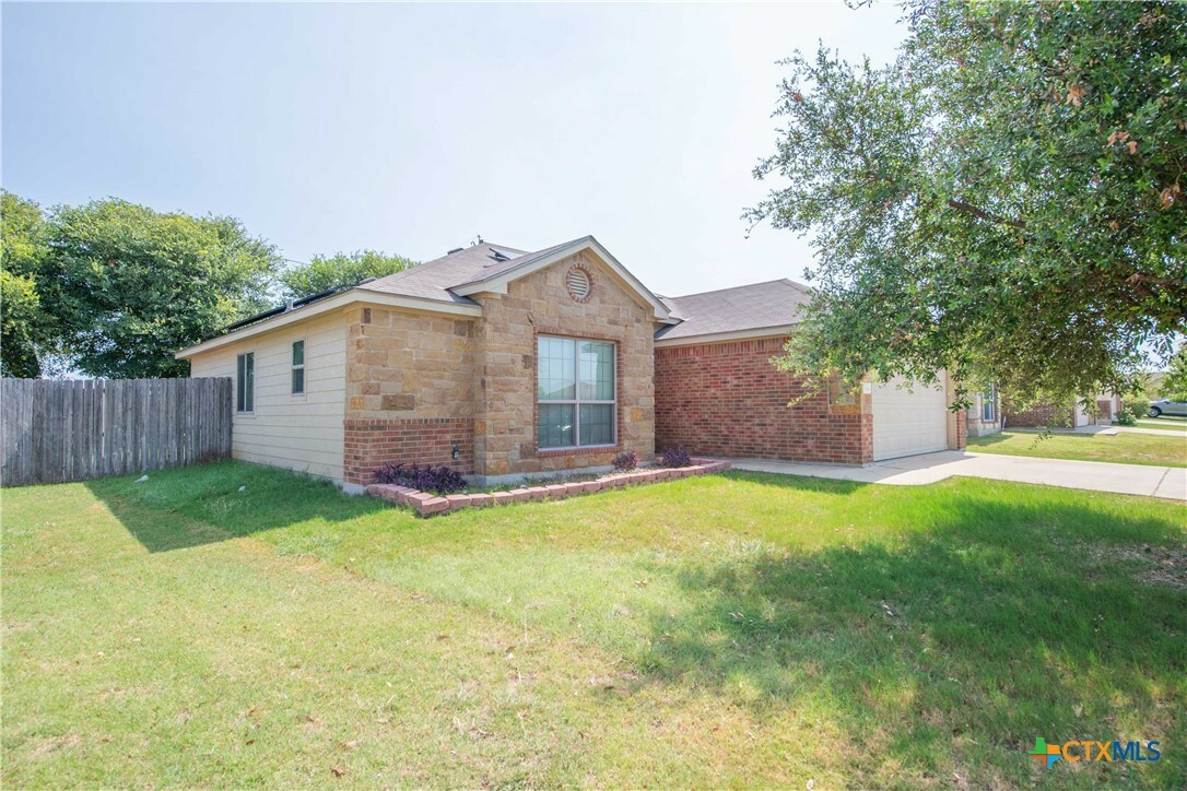 Property Photo:  2804 Frontier Drive  TX 76504 