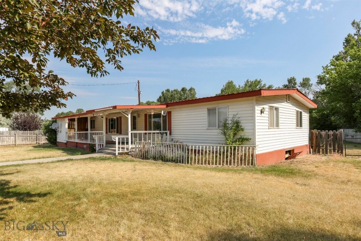 Property Photo:  5 9th Street Island Drive  MT 59047 