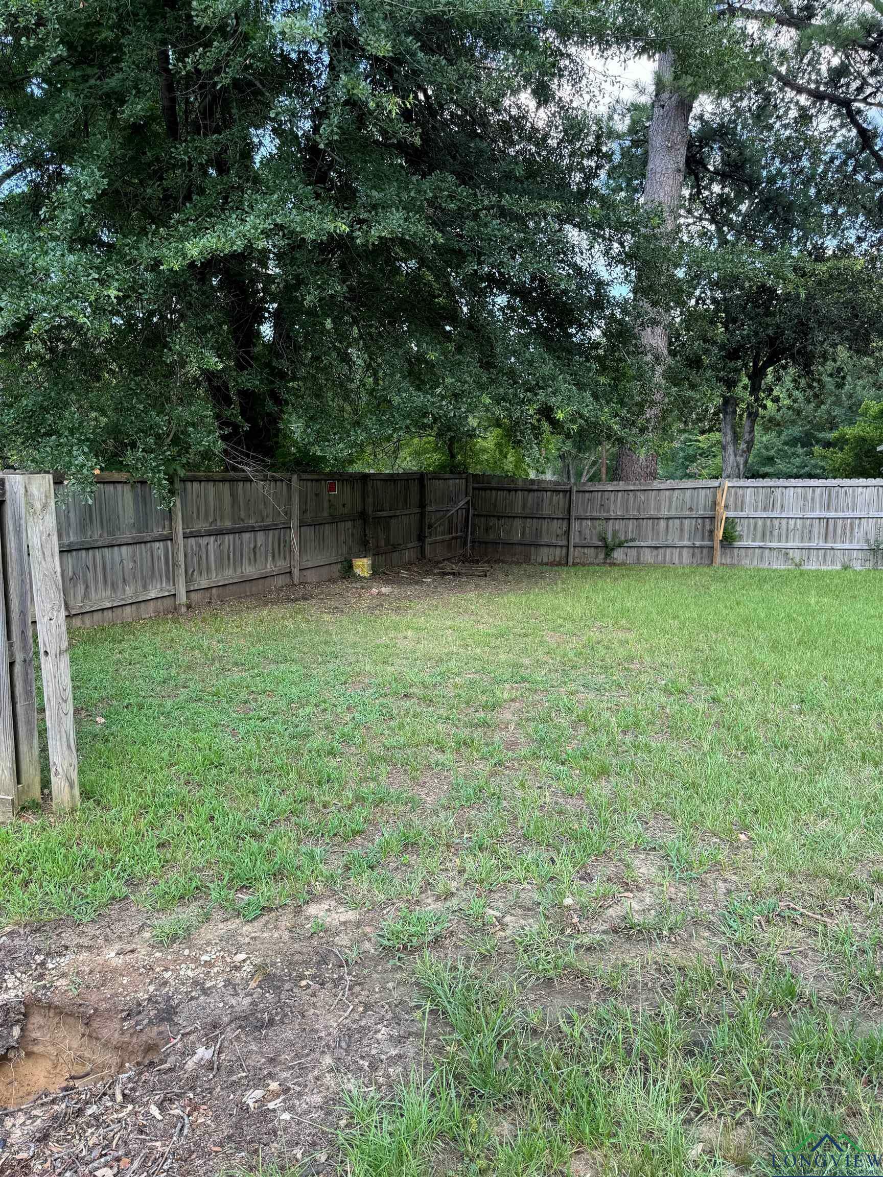 Property Photo:  212 E Pirate St  TX 75604 