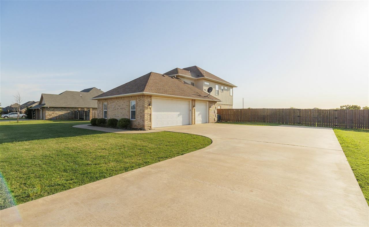 Property Photo:  1416 NE 61st St  OK 73507 