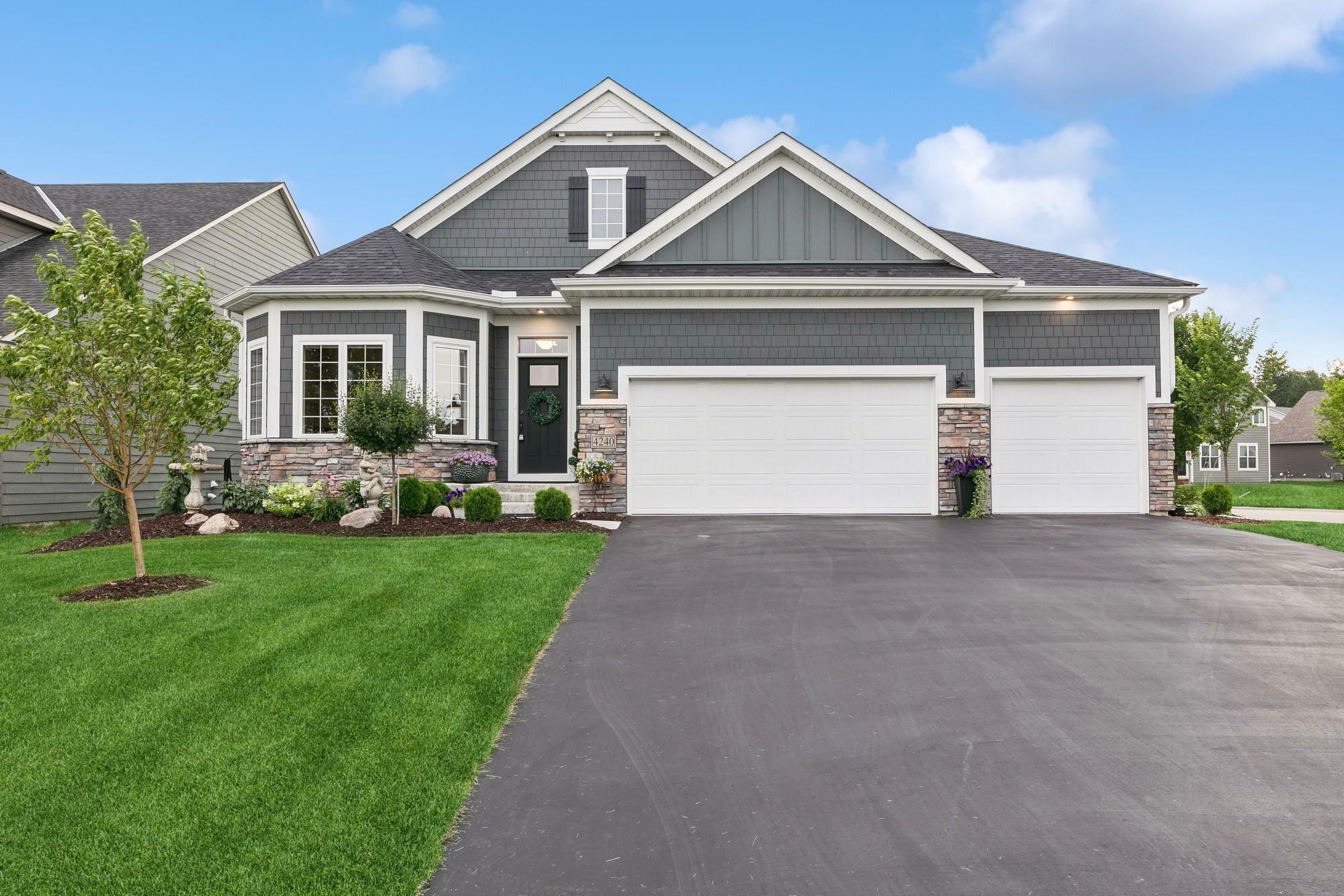 Property Photo:  4240 Woodland Cove Parkway  MN 55331 