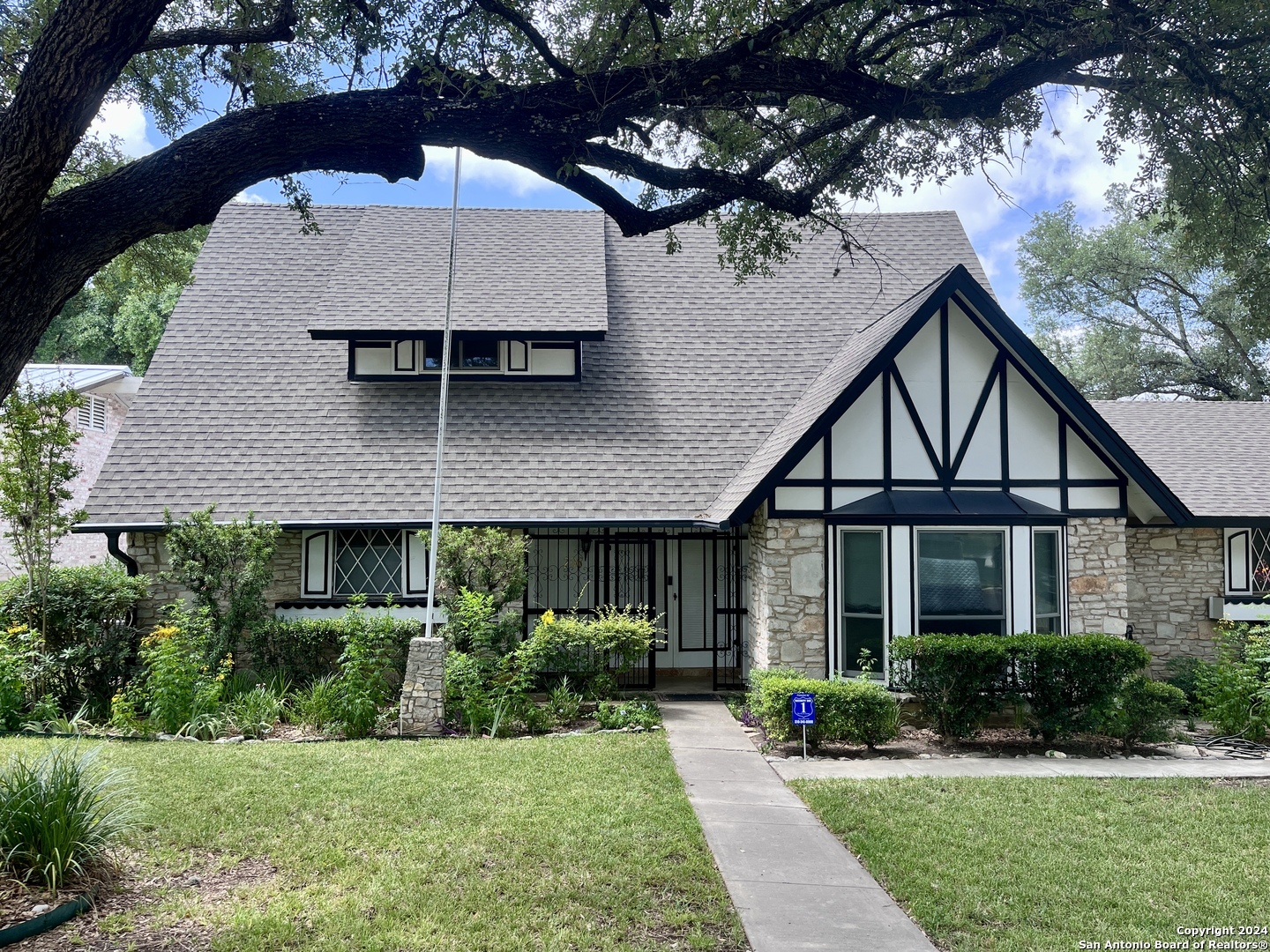 Property Photo:  206 Trafalgar Rd  TX 78216 