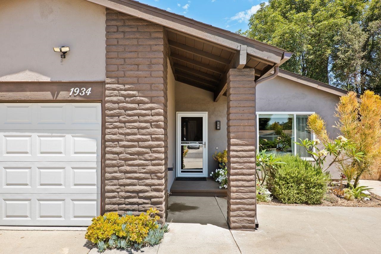Property Photo:  1934 Calle Sinaloa  CA 92084 