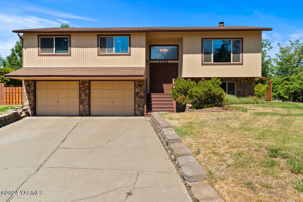 Property Photo:  4703 Cowden Pl  WA 98908 