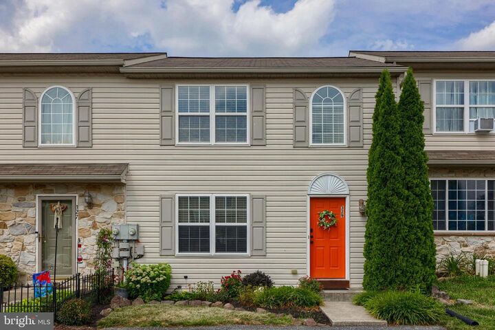 329 Pamela Lane  Lebanon PA 17042 photo