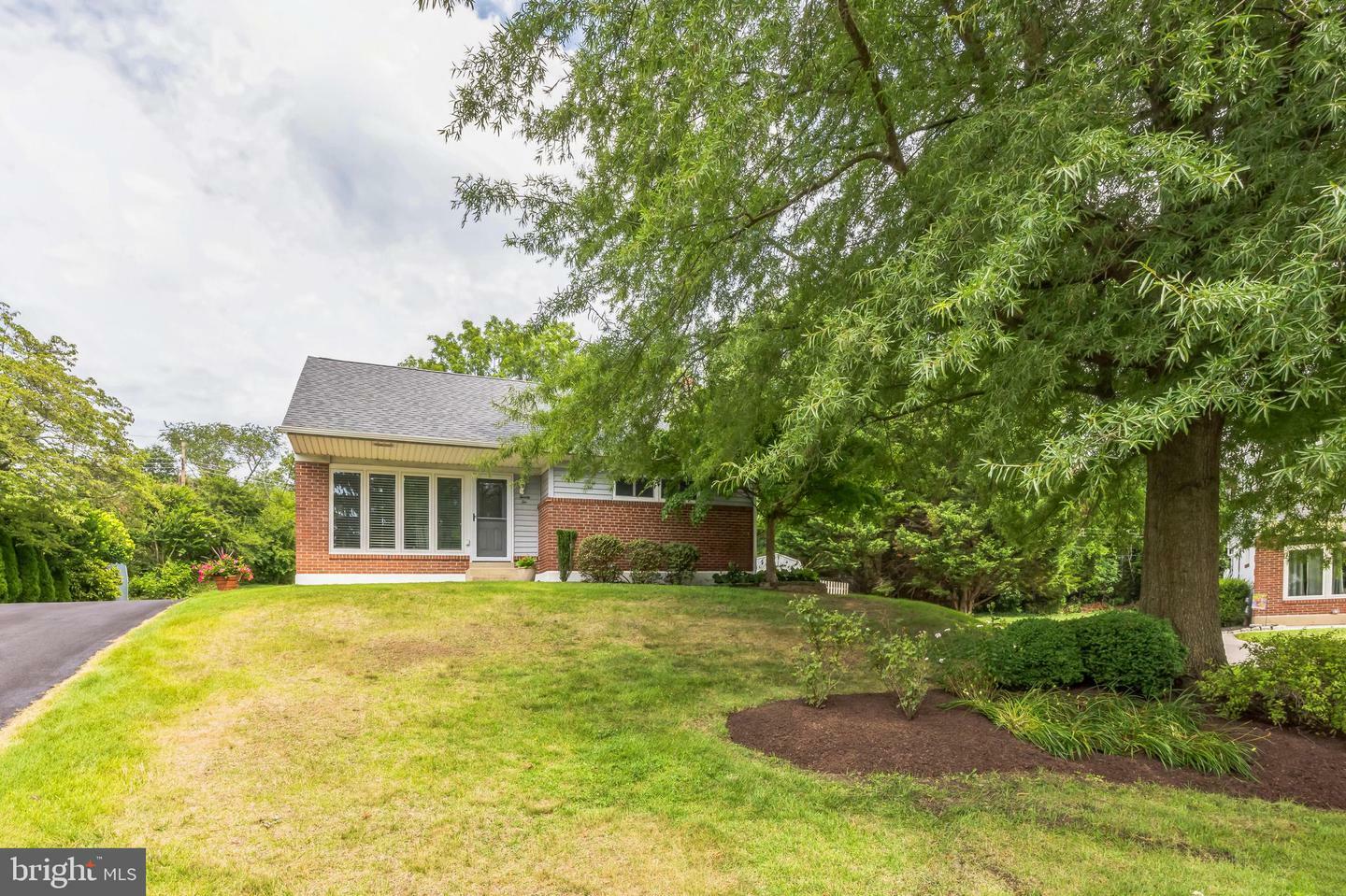 Property Photo: 22 Meadowbrook Lane PA 19063