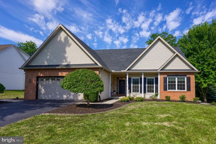 29 Oak Knoll Circle  Lebanon PA 17042 photo