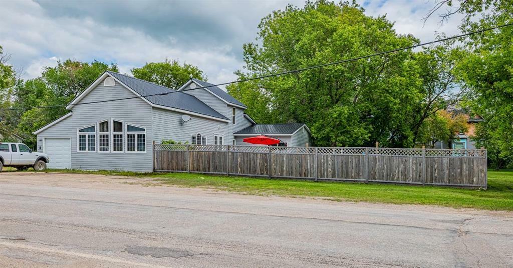 Property Photo:  180 Premier Drive  MB R0H 0K0 