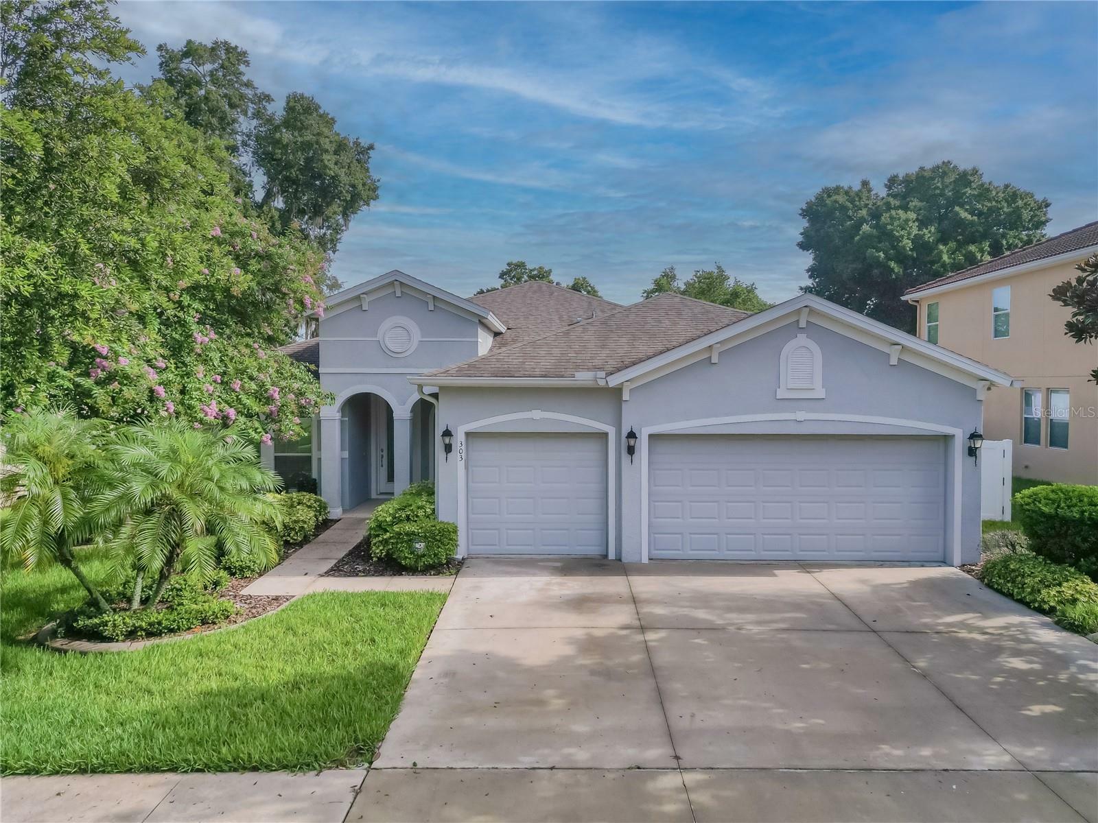 Property Photo:  303 Parsons Woods Drive  FL 33584 