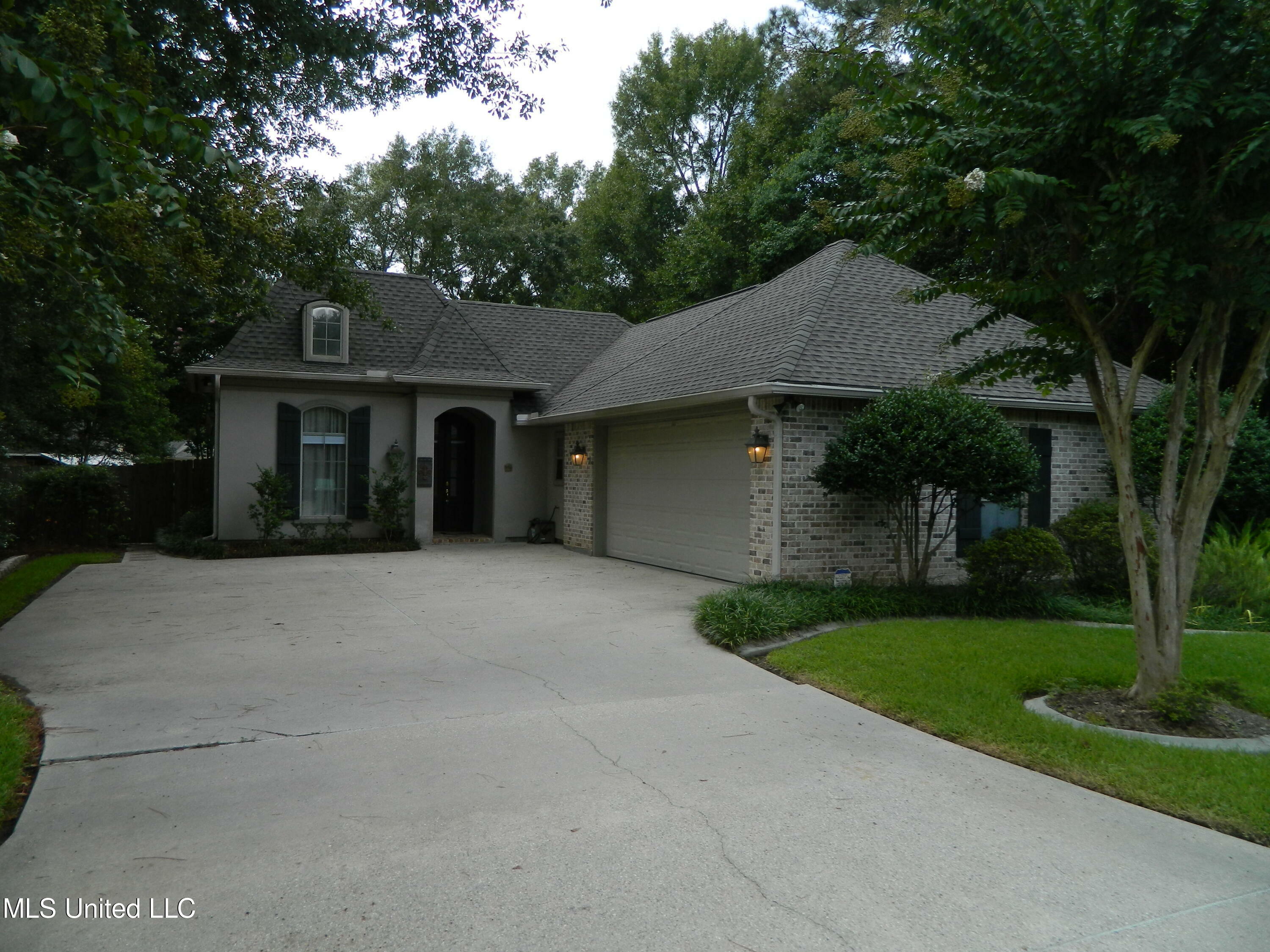 Property Photo:  63730 Diamondhead Dr N  MS 39525 