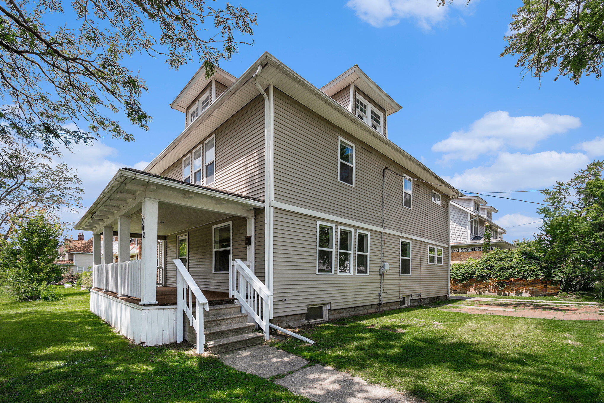 Property Photo:  502 Union Street  MI 49203 