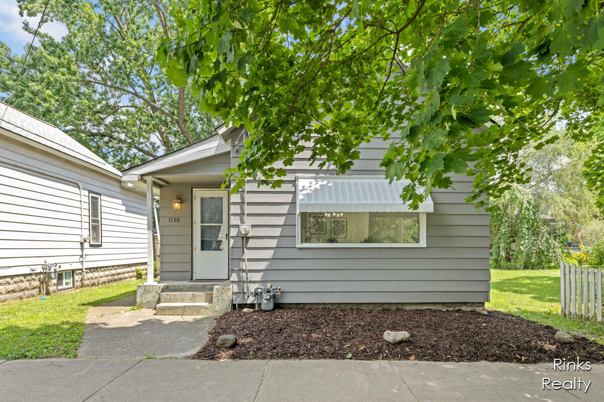 1130 White Avenue NW  Grand Rapids MI 49504 photo