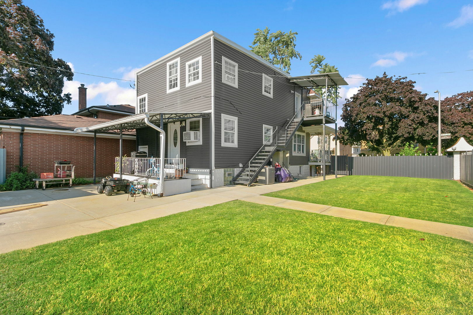 Property Photo:  1402 N 23rd Avenue  IL 60160 