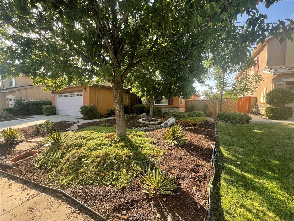 Property Photo:  45004 Thalia Lane  CA 92532 