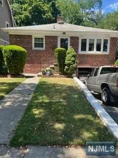 Property Photo:  33 Crescent Road  NJ 07017 