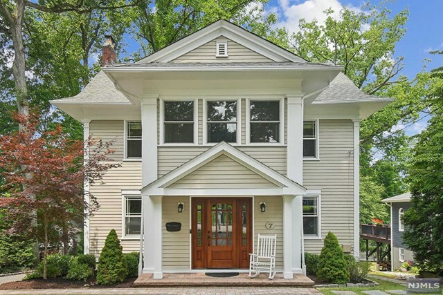 Property Photo:  7 Sylvan Place  NJ 07110 