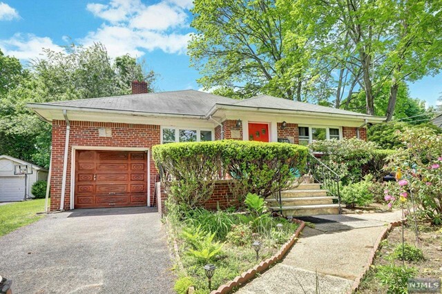 Property Photo:  280 Knickerbocker Road  NJ 07624 